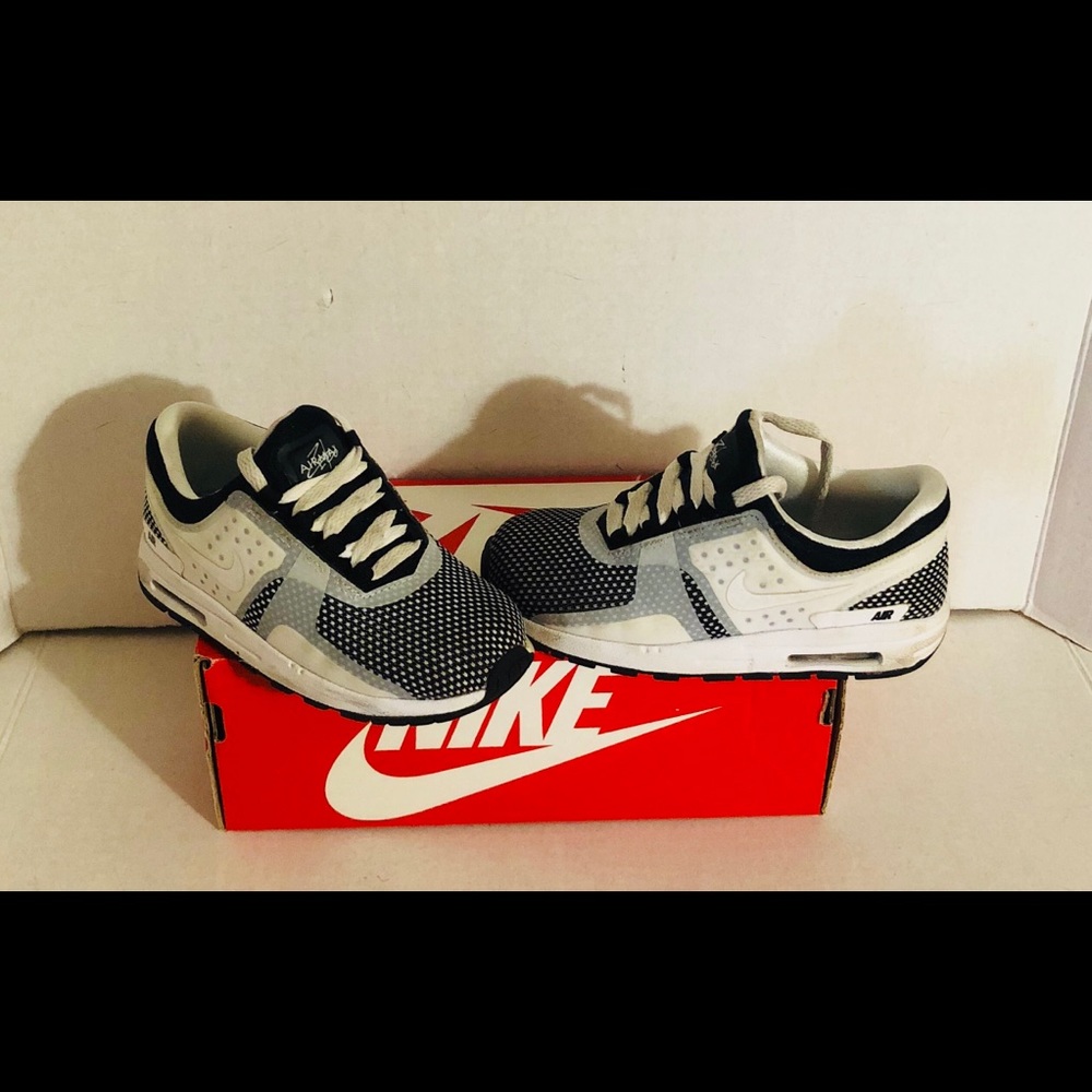 SOLD!! SOLD!!! BOYS NIKE SNEAKERS.